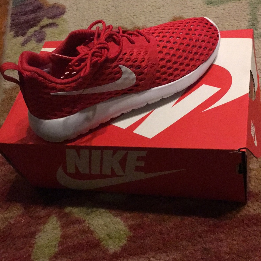 Nike ROSHE Tennis Shoes